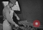 Immagine di Preparazione di pasta dadi Uijongbu Corea del Sud, 1954, secondo 19 filmato di repertorio 65675051545