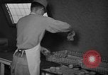 Immagine di Preparazione di pasta dadi Uijongbu Corea del Sud, 1954, secondo 23 filmato di repertorio 65675051545