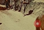 Standbild United States Marine Corps Okinawa Ryukyu Inseln, 1945, aus Sekunde 19 historischem Filmmaterial Videoclip 65675051654