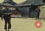 Standbild United States Marine Corps Okinawa Ryukyu Inseln, 1945, aus Sekunde 22 historischem Filmmaterial Videoclip 65675051654