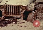 Standbild United States Marine Corps Okinawa Ryukyu Inseln, 1945, aus Sekunde 13 historischem Filmmaterial Videoclip 65675051660