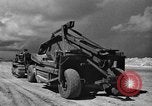 Standbild Erweiterung der Flugplatz Saipan Marianen, 1944, aus Sekunde 25 historischem Filmmaterial Videoclip 65675051687