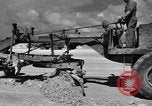 Standbild Erweiterung der Flugplatz Saipan Marianen, 1944, aus Sekunde 40 historischem Filmmaterial Videoclip 65675051687