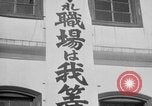 Standbild japanische Arbeiter in den Munitionsfabriken Japan, 1943, aus Sekunde 6 historischem Filmmaterial Videoclip 65675051698