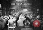 Standbild japanische Arbeiter in den Munitionsfabriken Japan, 1943, aus Sekunde 19 historischem Filmmaterial Videoclip 65675051698