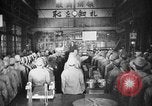 Standbild japanische Arbeiter in den Munitionsfabriken Japan, 1943, aus Sekunde 21 historischem Filmmaterial Videoclip 65675051698