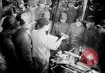 Standbild japanische Arbeiter in den Munitionsfabriken Japan, 1943, aus Sekunde 22 historischem Filmmaterial Videoclip 65675051698