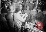 Standbild japanische Arbeiter in den Munitionsfabriken Japan, 1943, aus Sekunde 23 historischem Filmmaterial Videoclip 65675051698