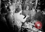 Standbild japanische Arbeiter in den Munitionsfabriken Japan, 1943, aus Sekunde 24 historischem Filmmaterial Videoclip 65675051698