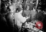 Standbild japanische Arbeiter in den Munitionsfabriken Japan, 1943, aus Sekunde 25 historischem Filmmaterial Videoclip 65675051698