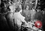 Standbild japanische Arbeiter in den Munitionsfabriken Japan, 1943, aus Sekunde 28 historischem Filmmaterial Videoclip 65675051698