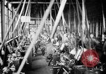 Standbild japanische Arbeiter in den Munitionsfabriken Japan, 1943, aus Sekunde 29 historischem Filmmaterial Videoclip 65675051698