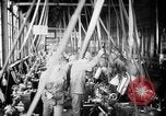 Standbild japanische Arbeiter in den Munitionsfabriken Japan, 1943, aus Sekunde 32 historischem Filmmaterial Videoclip 65675051698