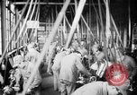 Standbild japanische Arbeiter in den Munitionsfabriken Japan, 1943, aus Sekunde 36 historischem Filmmaterial Videoclip 65675051698
