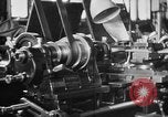 Standbild japanische Arbeiter in den Munitionsfabriken Japan, 1943, aus Sekunde 42 historischem Filmmaterial Videoclip 65675051698