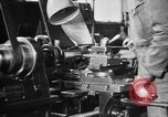 Standbild japanische Arbeiter in den Munitionsfabriken Japan, 1943, aus Sekunde 43 historischem Filmmaterial Videoclip 65675051698