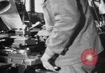 Standbild japanische Arbeiter in den Munitionsfabriken Japan, 1943, aus Sekunde 44 historischem Filmmaterial Videoclip 65675051698