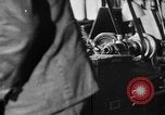 Standbild japanische Arbeiter in den Munitionsfabriken Japan, 1943, aus Sekunde 45 historischem Filmmaterial Videoclip 65675051698