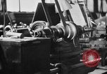 Standbild japanische Arbeiter in den Munitionsfabriken Japan, 1943, aus Sekunde 46 historischem Filmmaterial Videoclip 65675051698