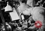Standbild japanische Arbeiter in den Munitionsfabriken Japan, 1943, aus Sekunde 51 historischem Filmmaterial Videoclip 65675051698