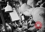 Standbild japanische Arbeiter in den Munitionsfabriken Japan, 1943, aus Sekunde 54 historischem Filmmaterial Videoclip 65675051698