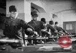 Standbild japanische Arbeiter in den Munitionsfabriken Japan, 1943, aus Sekunde 59 historischem Filmmaterial Videoclip 65675051698