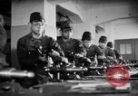 Standbild japanische Arbeiter in den Munitionsfabriken Japan, 1943, aus Sekunde 60 historischem Filmmaterial Videoclip 65675051698