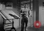 Standbild Vergleich der konventionellen Bomben mit incendiaries Florida United States USA, 1945, aus Sekunde 3 historischem Filmmaterial Videoclip 65675051710