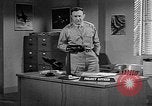 Standbild Vergleich der konventionellen Bomben mit incendiaries Florida United States USA, 1945, aus Sekunde 12 historischem Filmmaterial Videoclip 65675051710