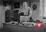 Standbild Vergleich der konventionellen Bomben mit incendiaries Florida United States USA, 1945, aus Sekunde 13 historischem Filmmaterial Videoclip 65675051710