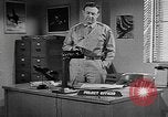 Standbild Vergleich der konventionellen Bomben mit incendiaries Florida United States USA, 1945, aus Sekunde 14 historischem Filmmaterial Videoclip 65675051710