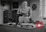 Standbild Vergleich der konventionellen Bomben mit incendiaries Florida United States USA, 1945, aus Sekunde 15 historischem Filmmaterial Videoclip 65675051710