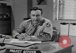 Standbild Vergleich der konventionellen Bomben mit incendiaries Florida United States USA, 1945, aus Sekunde 35 historischem Filmmaterial Videoclip 65675051710
