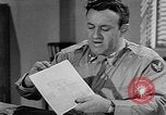 Standbild Vergleich der konventionellen Bomben mit incendiaries Florida United States USA, 1945, aus Sekunde 40 historischem Filmmaterial Videoclip 65675051710