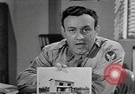 Standbild Vergleich der konventionellen Bomben mit incendiaries Florida United States USA, 1945, aus Sekunde 42 historischem Filmmaterial Videoclip 65675051710