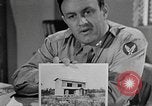 Standbild Vergleich der konventionellen Bomben mit incendiaries Florida United States USA, 1945, aus Sekunde 43 historischem Filmmaterial Videoclip 65675051710