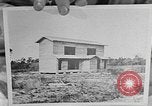 Standbild Vergleich der konventionellen Bomben mit incendiaries Florida United States USA, 1945, aus Sekunde 47 historischem Filmmaterial Videoclip 65675051710