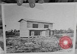 Standbild Vergleich der konventionellen Bomben mit incendiaries Florida United States USA, 1945, aus Sekunde 49 historischem Filmmaterial Videoclip 65675051710