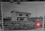 Standbild Vergleich der konventionellen Bomben mit incendiaries Florida United States USA, 1945, aus Sekunde 50 historischem Filmmaterial Videoclip 65675051710