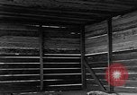 Standbild Vergleich der konventionellen Bomben mit incendiaries Florida United States USA, 1945, aus Sekunde 52 historischem Filmmaterial Videoclip 65675051710