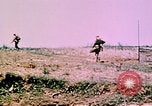 Standbild Schlacht von Okinawa Okinawa Ryukyu Inseln, 1945, aus Sekunde 30 historischem Filmmaterial Videoclip 65675051717