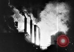 Image Les travailleurs de l'acier découpé sur le brouillard United States USA, 1943, de la seconde 8 séquences d'archives historiques vidéo 65675051747