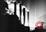 Image Les travailleurs de l'acier découpé sur le brouillard United States USA, 1943, de la seconde 11 séquences d'archives historiques vidéo 65675051747