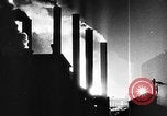 Image Les travailleurs de l'acier découpé sur le brouillard United States USA, 1943, de la seconde 13 séquences d'archives historiques vidéo 65675051747