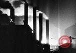 Image Les travailleurs de l'acier découpé sur le brouillard United States USA, 1943, de la seconde 14 séquences d'archives historiques vidéo 65675051747