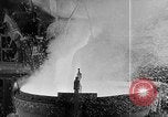 Image Les travailleurs de l'acier découpé sur le brouillard United States USA, 1943, de la seconde 25 séquences d'archives historiques vidéo 65675051747