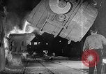 Image Les travailleurs de l'acier découpé sur le brouillard United States USA, 1943, de la seconde 28 séquences d'archives historiques vidéo 65675051747