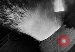 Image Les travailleurs de l'acier découpé sur le brouillard United States USA, 1943, de la seconde 30 séquences d'archives historiques vidéo 65675051747