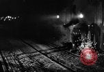 Standbild Stahlarbeiter und Stahlwerk Youngstown Ohio USA, 1944, aus Sekunde 12 historischem Filmmaterial Videoclip 65675051762