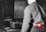Standbild Stahlarbeiter und Stahlwerk Youngstown Ohio USA, 1944, aus Sekunde 19 historischem Filmmaterial Videoclip 65675051762